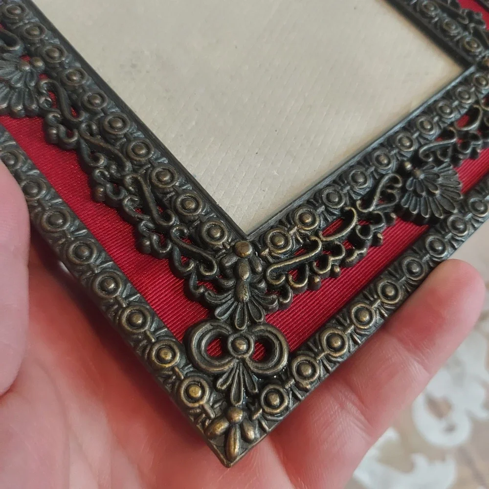 The Weston Gallery Ornate Bronze Red Fabric Filigree 3.5x5 Picture Frame 7x5.75